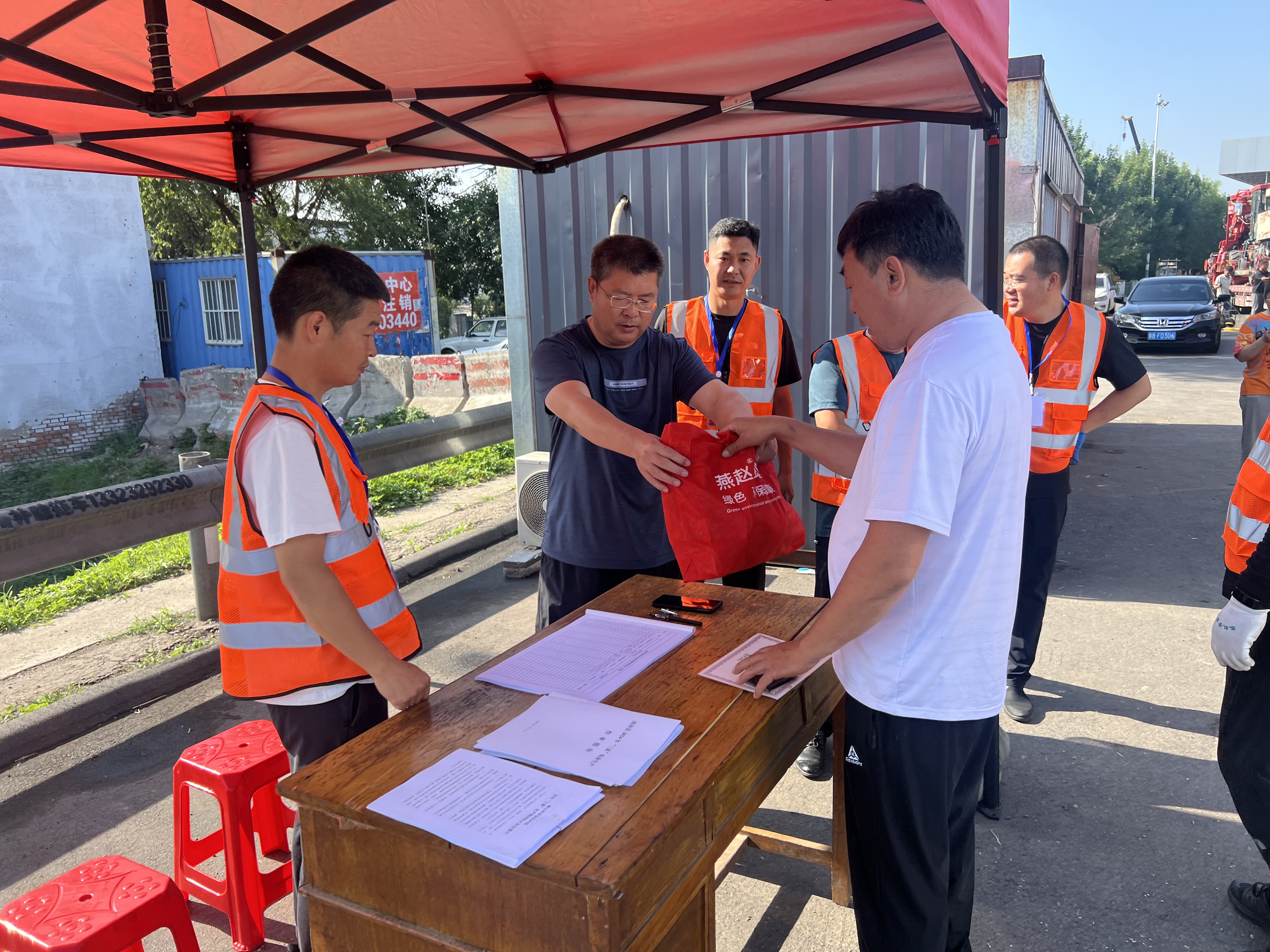 周局长.jpg 周局长.jpg